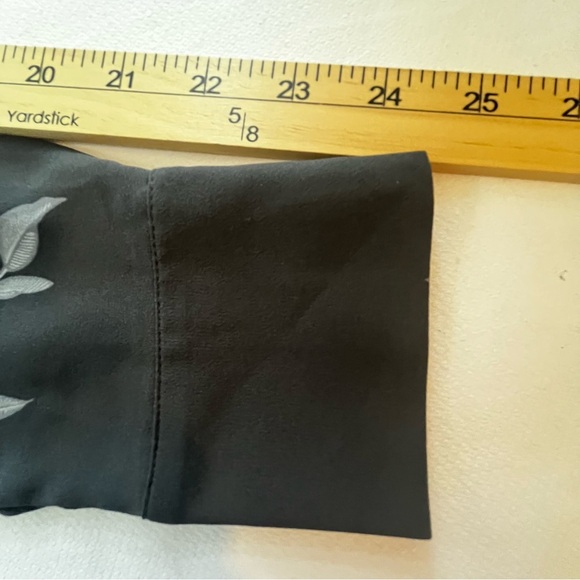 Ann Taylor Women's Long Sleeved Blouse Gray Floral V Neck Pleated Front Size Sm - Picture 7 of 9